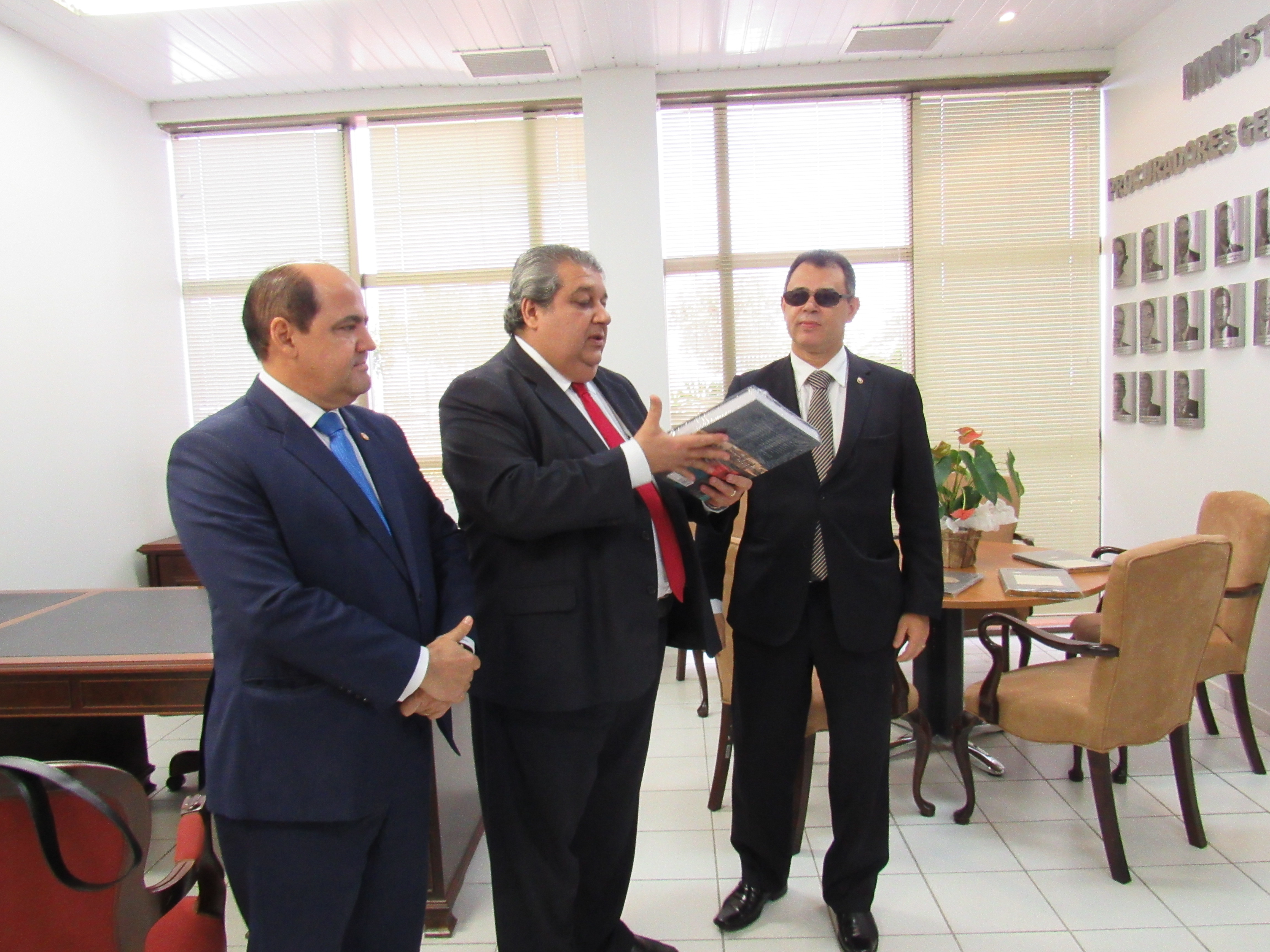 galeria/Visita do Procurador-Geral de Justiça do MPMA, LUIS GONZAGA MARTINS COELHO e do Conselheiro do CNMP, ANTÔNIO PEREIRA DUARTE ao Memorial do MPMT - 23/02/17
