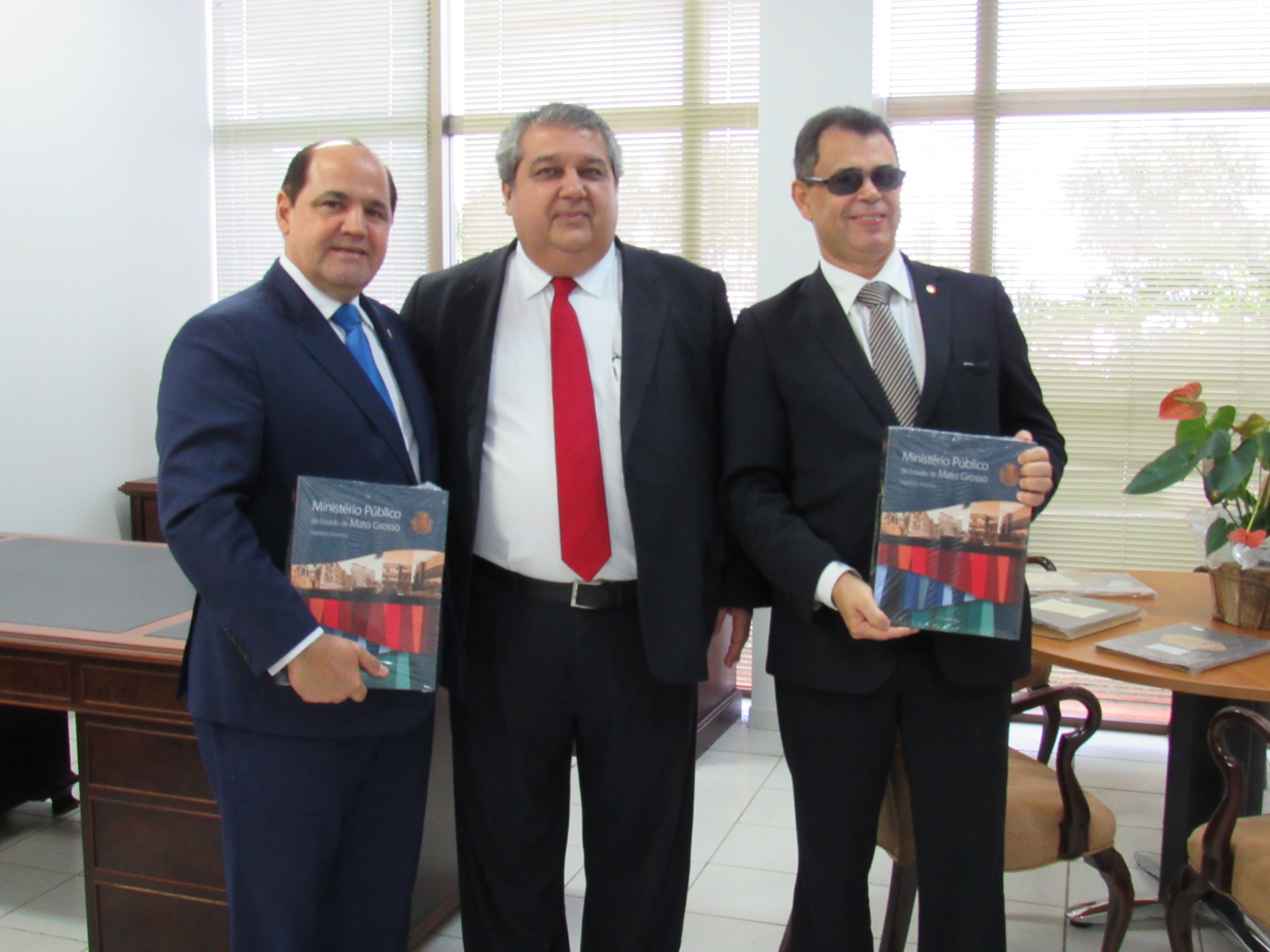 galeria/Visita do Procurador-Geral de Justiça do MPMA, LUIS GONZAGA MARTINS COELHO e do Conselheiro do CNMP, ANTÔNIO PEREIRA DUARTE ao Memorial do MPMT - 23/02/17