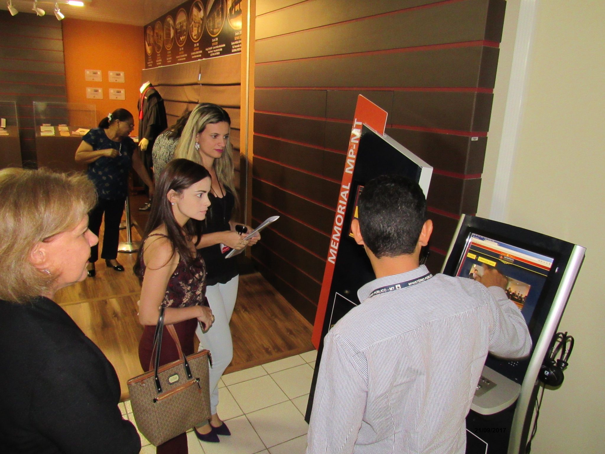 galeria/VISITA DA COMISSÃO DE SERVIDORES DO MPT-PRT-23ª REGIÃO AO MEMORIAL DO MPMT E A GERÊNCIA DE DOCUMENTAÇÃO E ARQUIVO - 21/09/2017