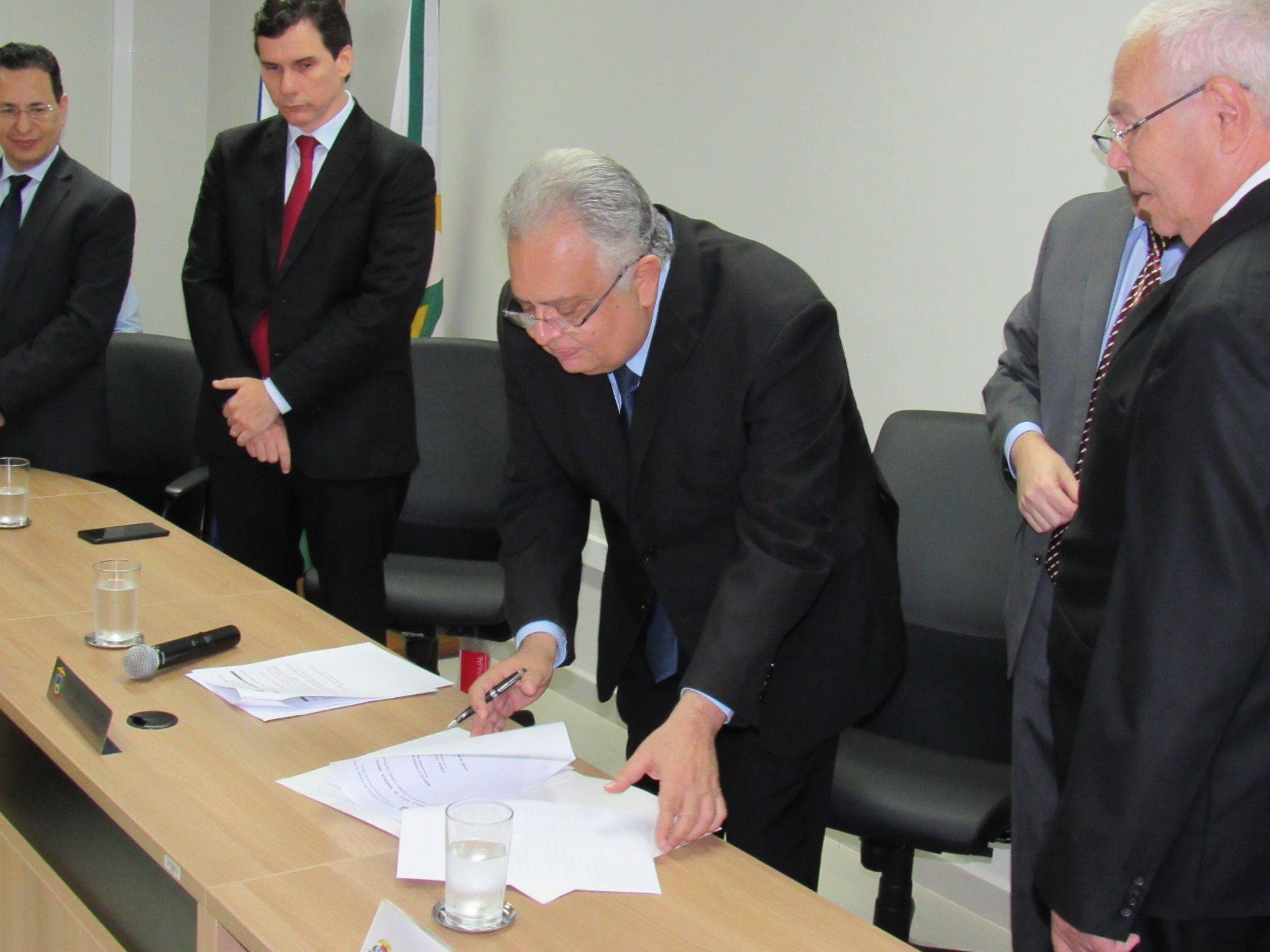 galeria/POSSE DOS PROMOTORES DE JUSTIÇA MARCELO FERRA DE CARVALHO, JORGE DA COSTA LANA E JOSÉ NOBERTO DE MEDEIROS JÚNIOR NO CARGO DE PROCURADOR DE JUSTIÇA - 05/10/2017