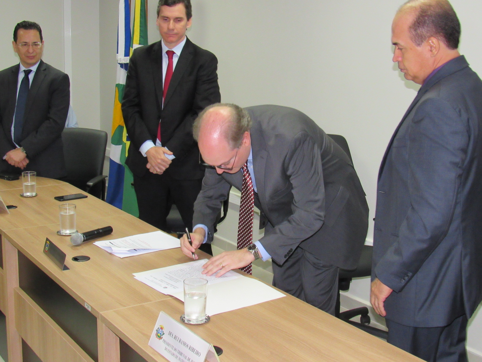 galeria/POSSE DOS PROMOTORES DE JUSTIÇA MARCELO FERRA DE CARVALHO, JORGE DA COSTA LANA E JOSÉ NOBERTO DE MEDEIROS JÚNIOR NO CARGO DE PROCURADOR DE JUSTIÇA - 05/10/2017