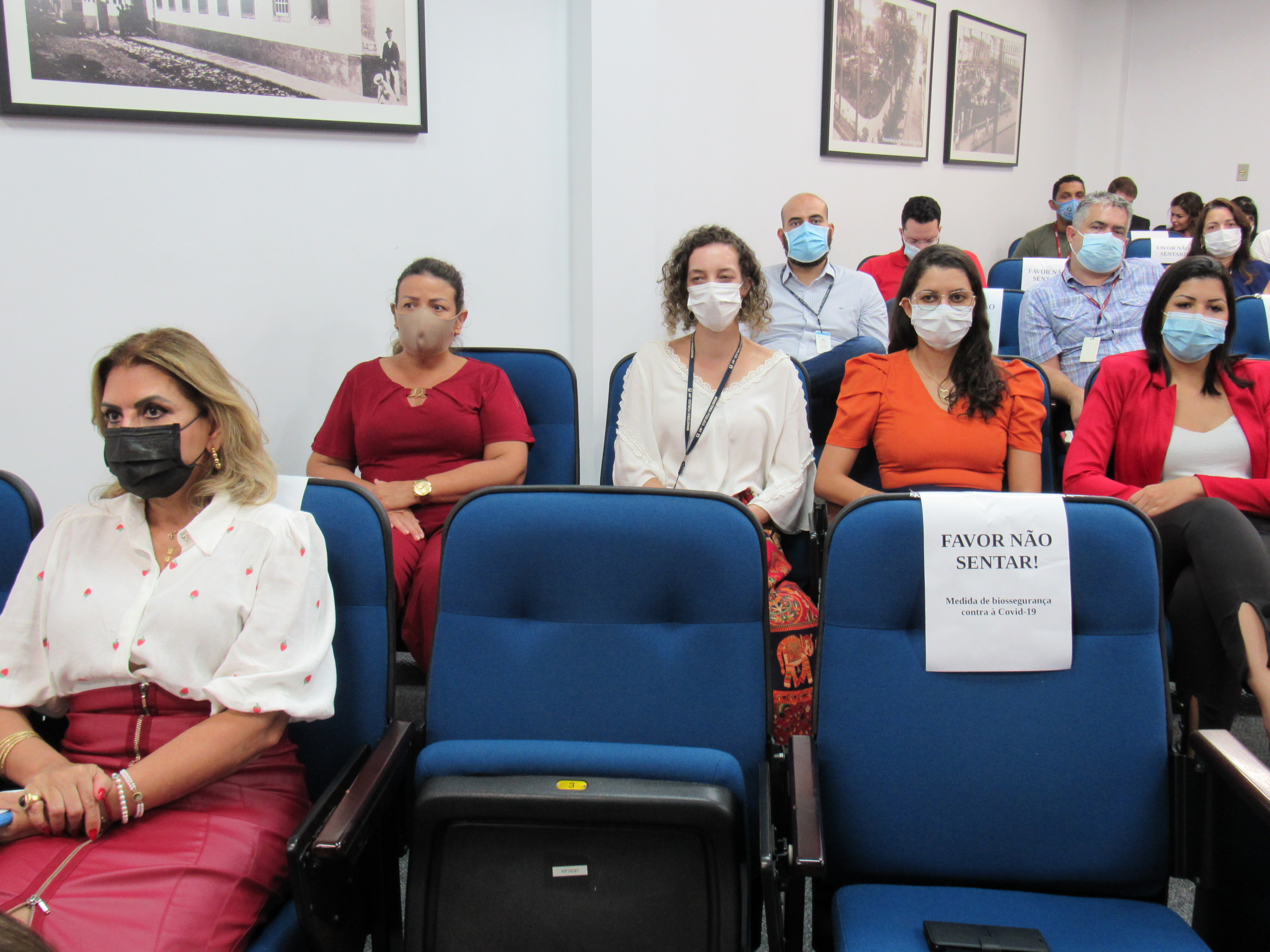 galeria/CEAF COMO ESCOLA DE GOVERNO, LANÇAMENTO DE REVISTA E PALESTRA SOBRE COVID 19