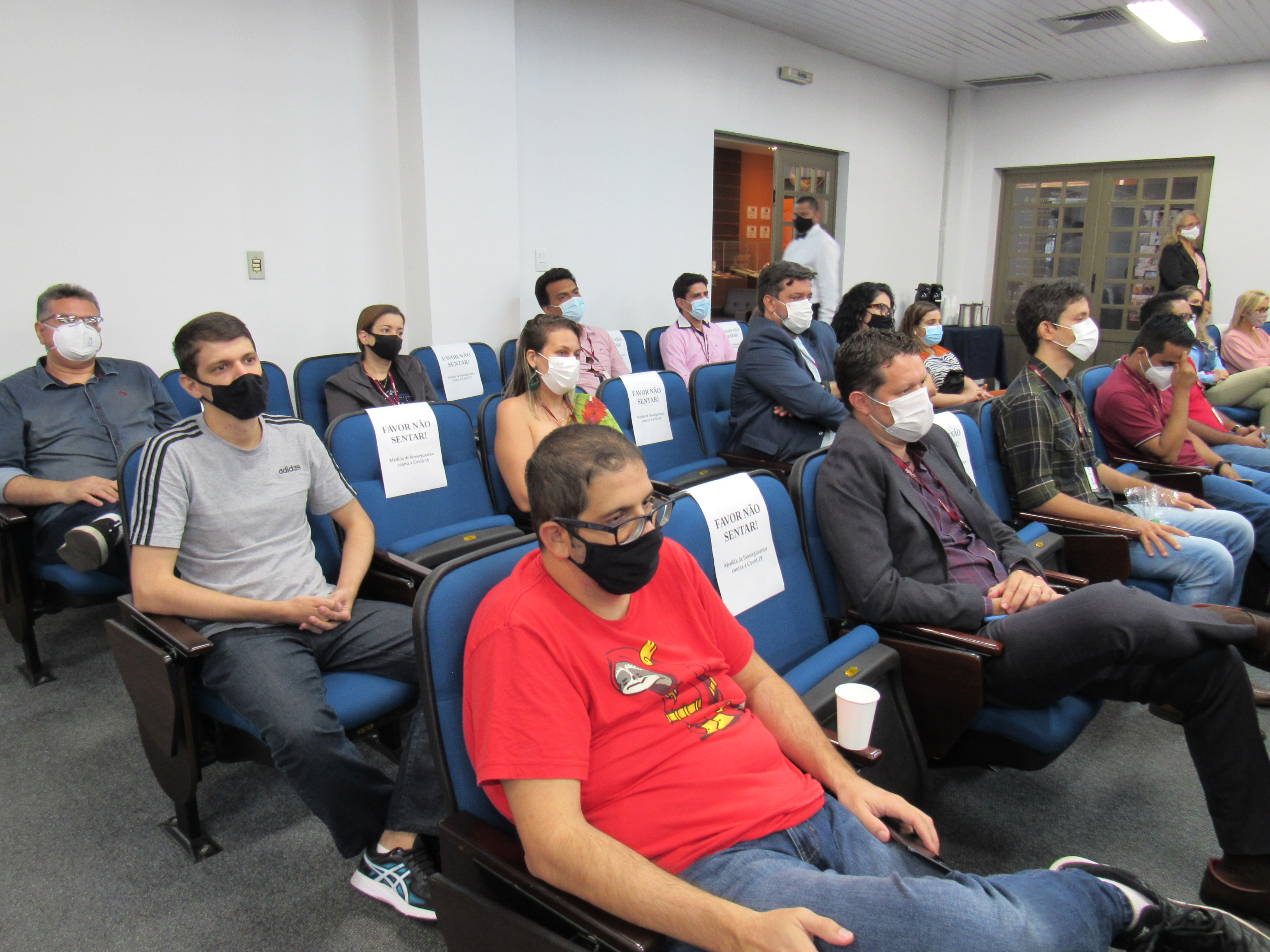 galeria/CEAF COMO ESCOLA DE GOVERNO, LANÇAMENTO DE REVISTA E PALESTRA SOBRE COVID 19