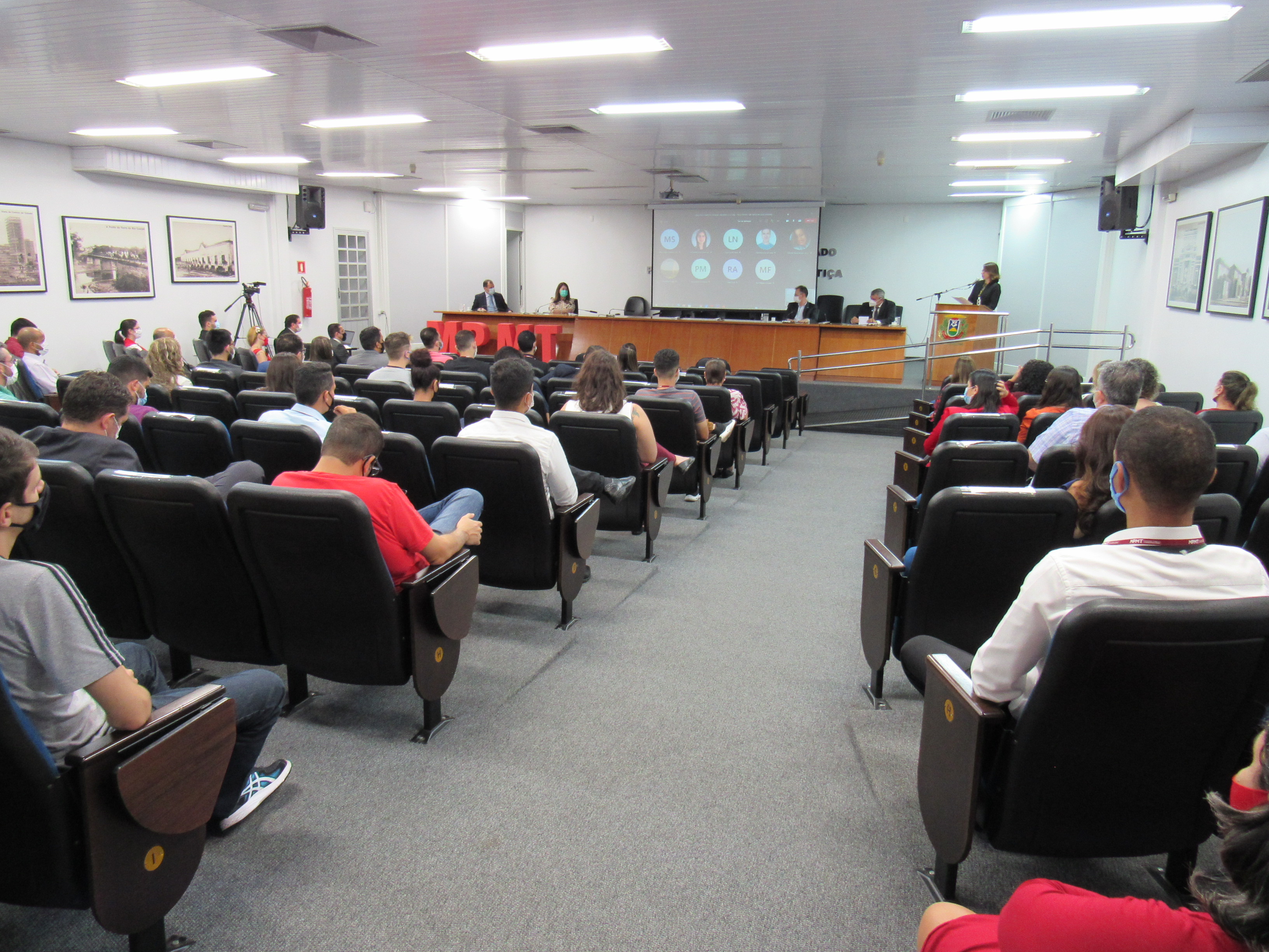 galeria/CEAF COMO ESCOLA DE GOVERNO, LANÇAMENTO DE REVISTA E PALESTRA SOBRE COVID 19