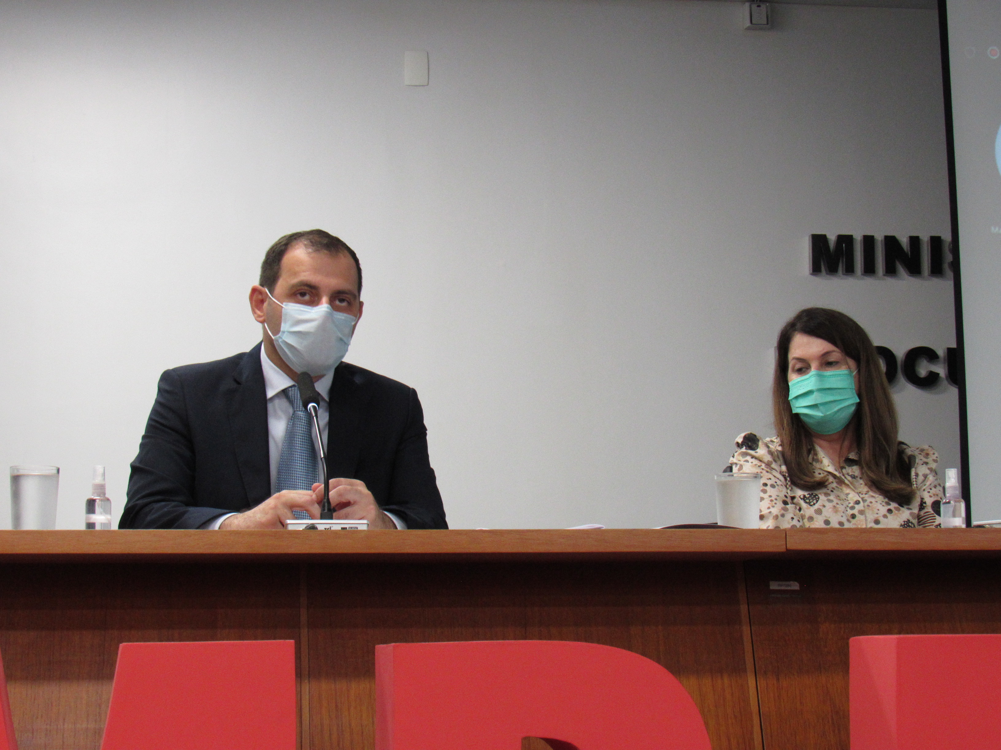 galeria/CEAF COMO ESCOLA DE GOVERNO, LANÇAMENTO DE REVISTA E PALESTRA SOBRE COVID 19