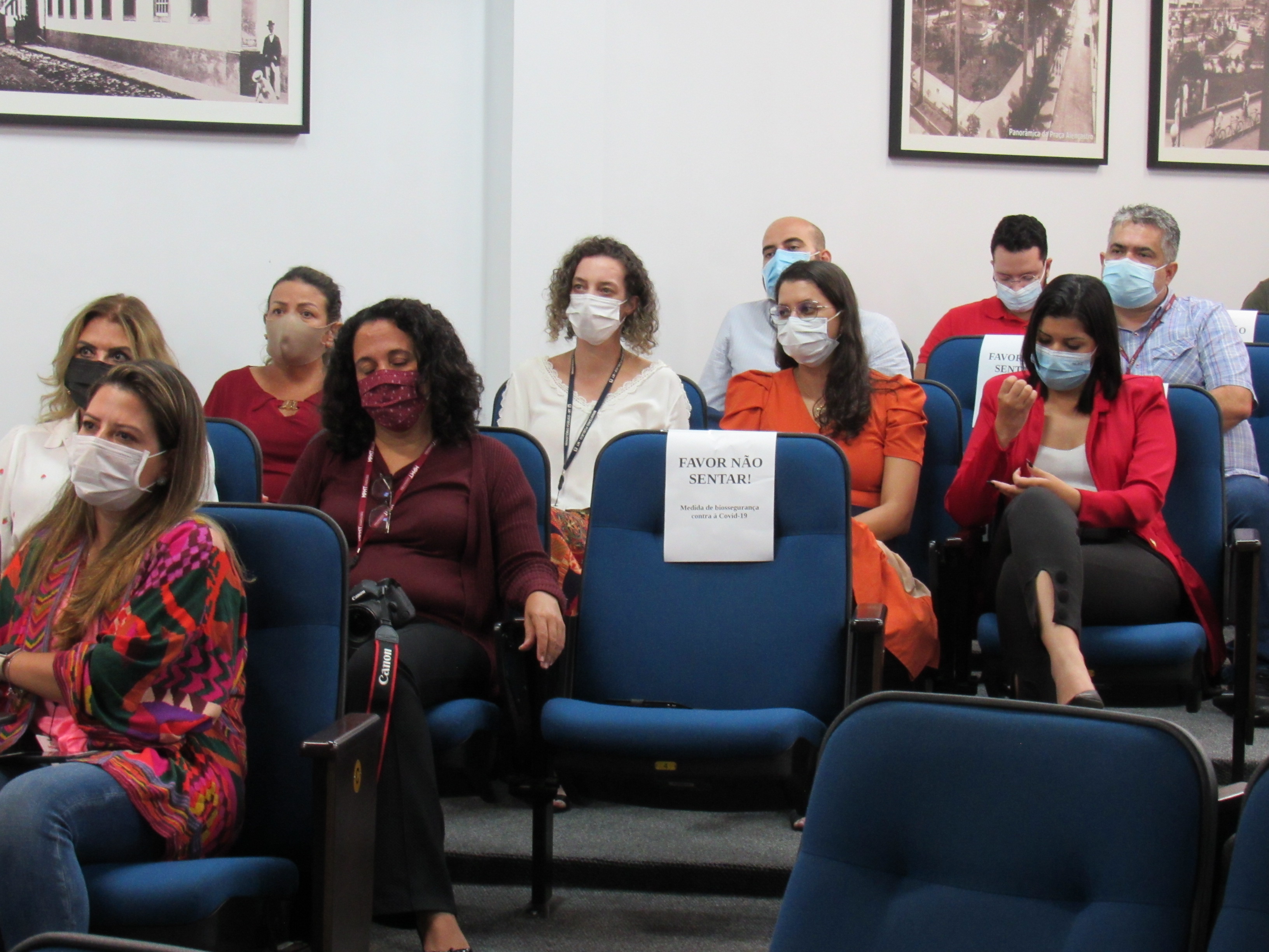 galeria/CEAF COMO ESCOLA DE GOVERNO, LANÇAMENTO DE REVISTA E PALESTRA SOBRE COVID 19