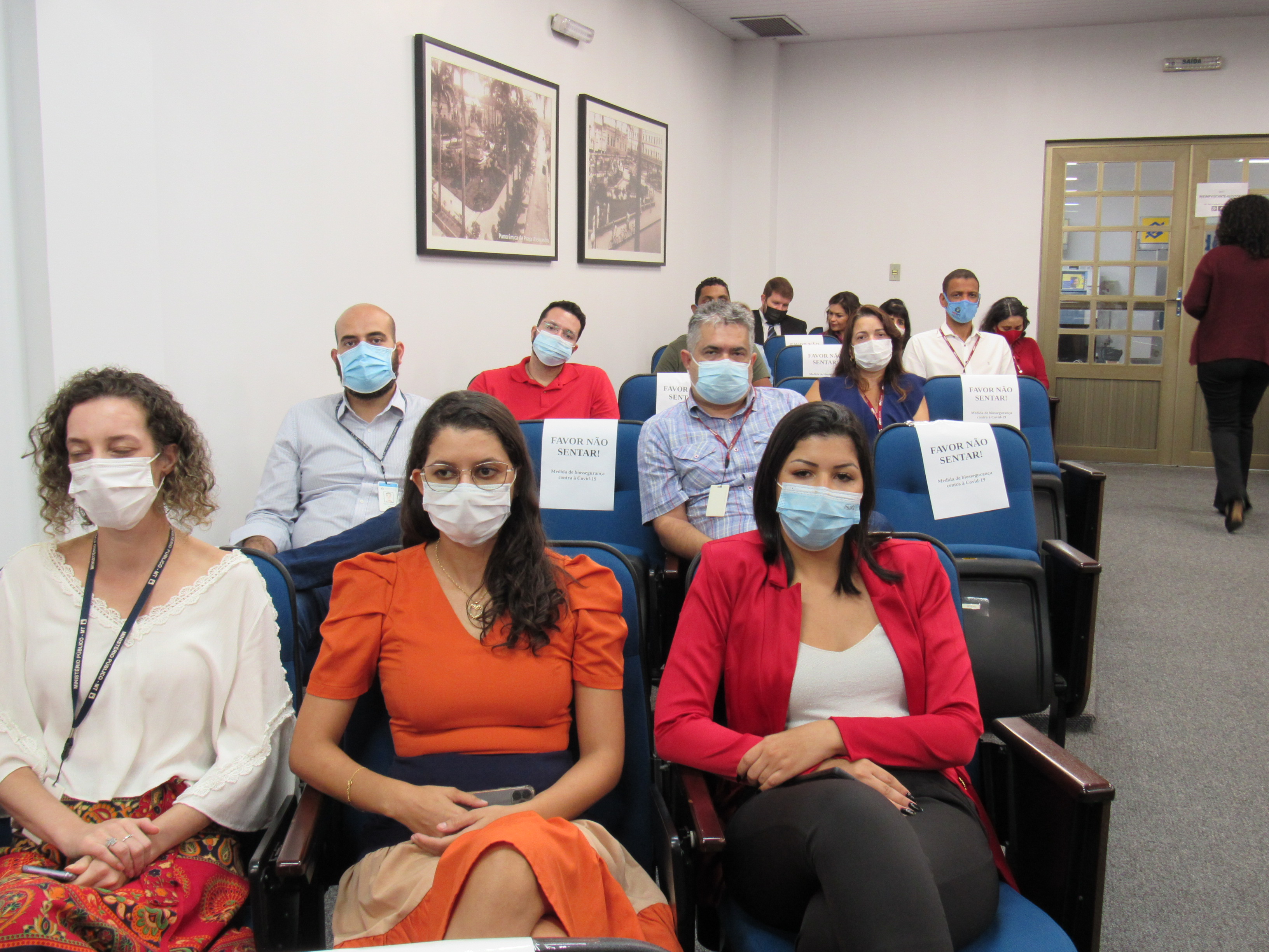 galeria/CEAF COMO ESCOLA DE GOVERNO, LANÇAMENTO DE REVISTA E PALESTRA SOBRE COVID 19