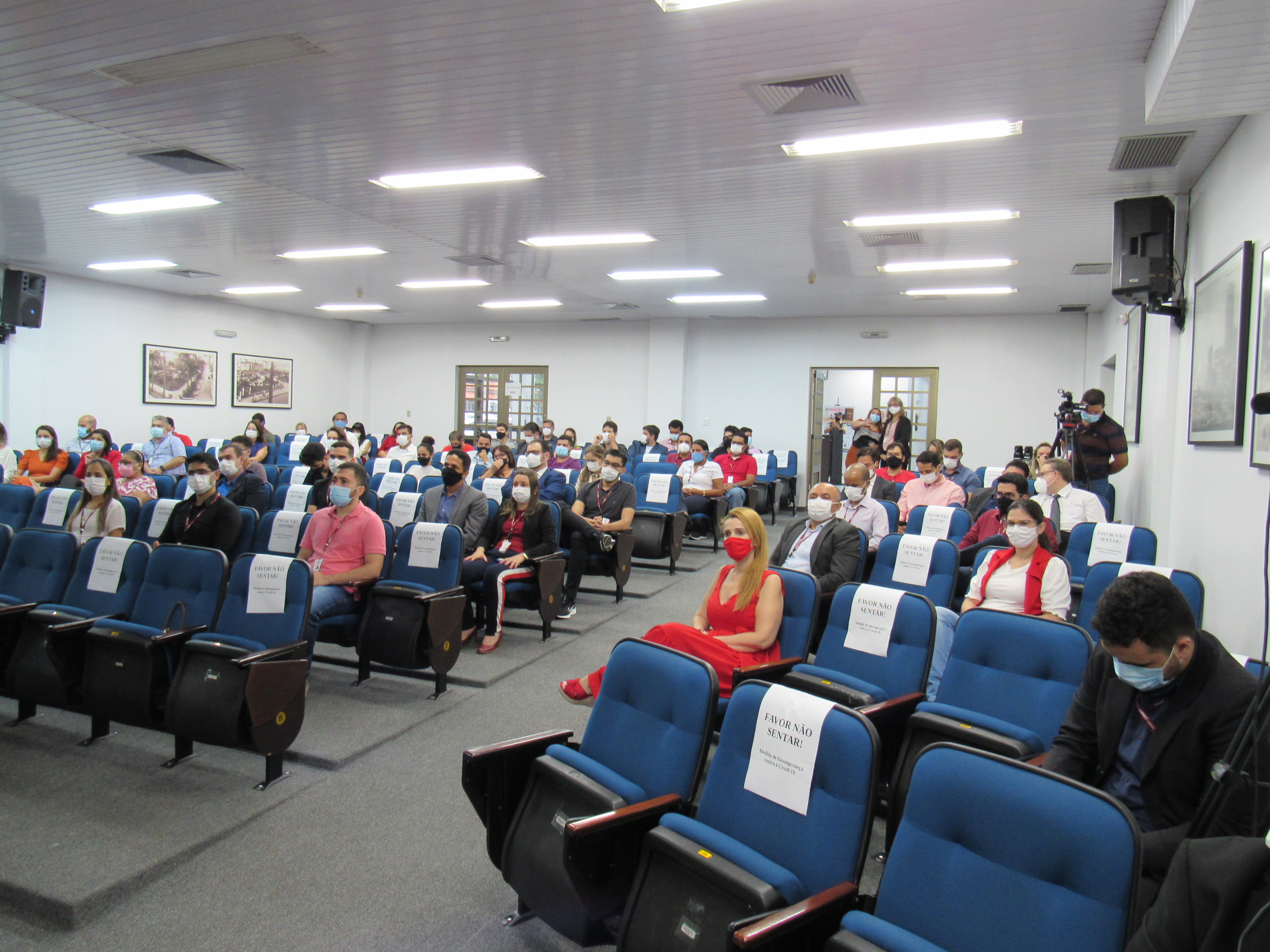 galeria/CEAF COMO ESCOLA DE GOVERNO, LANÇAMENTO DE REVISTA E PALESTRA SOBRE COVID 19