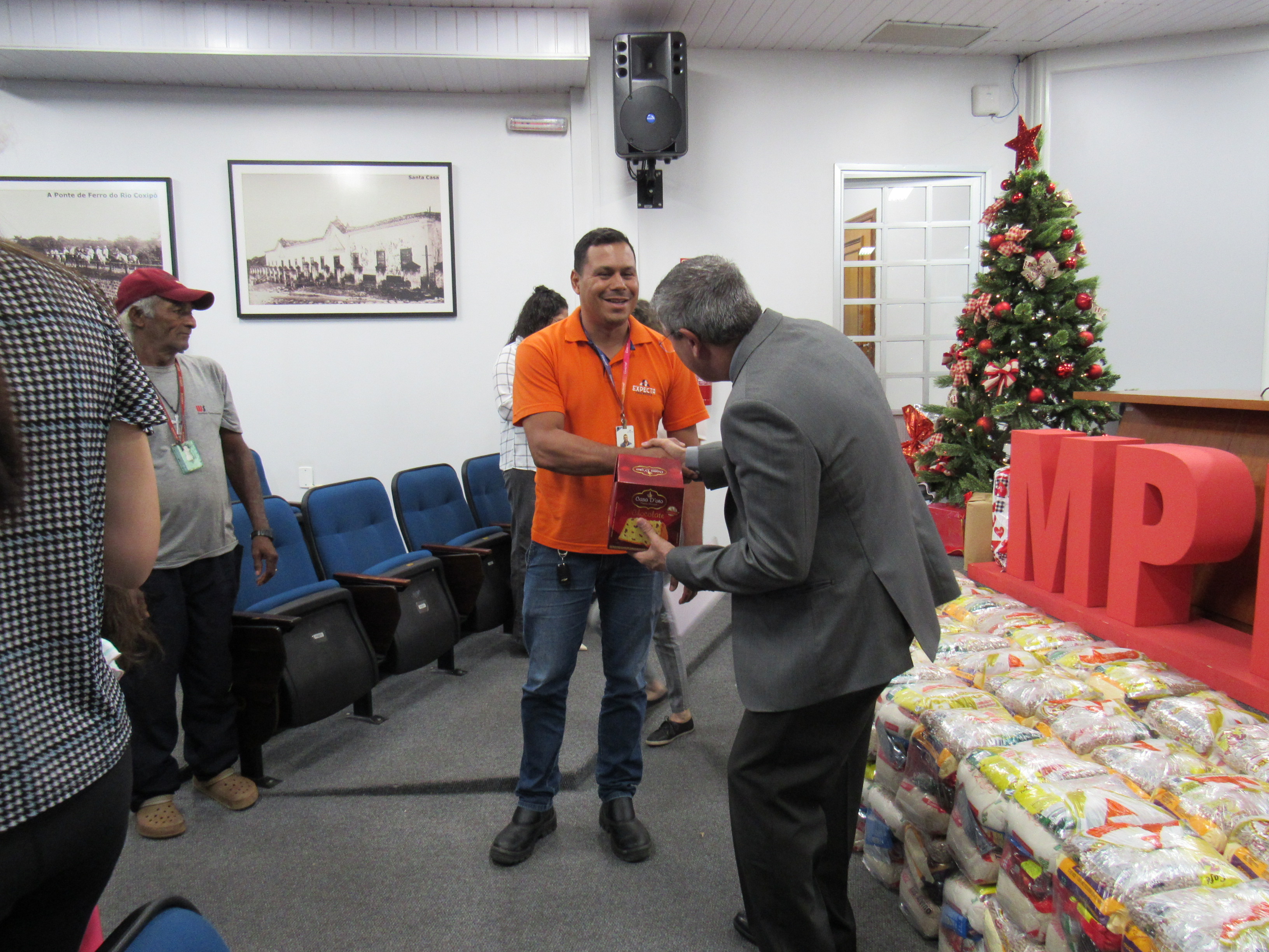 galeria/CONFRATERNIZAÇÃO DE NATAL DE TERCEIRIZADOS