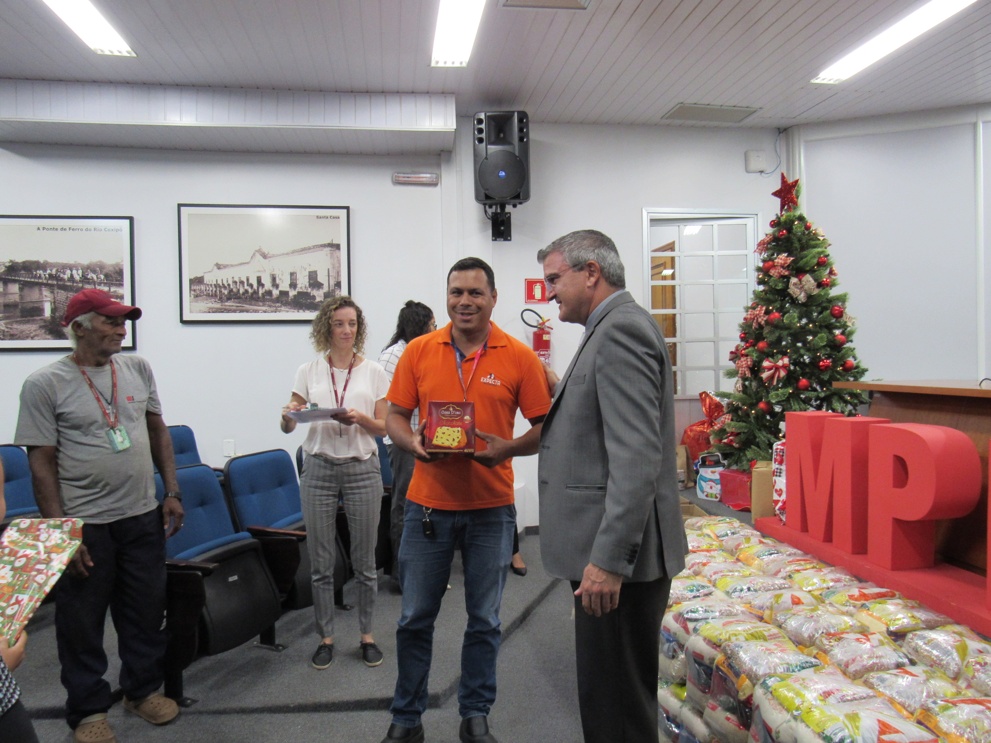 galeria/CONFRATERNIZAÇÃO DE NATAL DE TERCEIRIZADOS